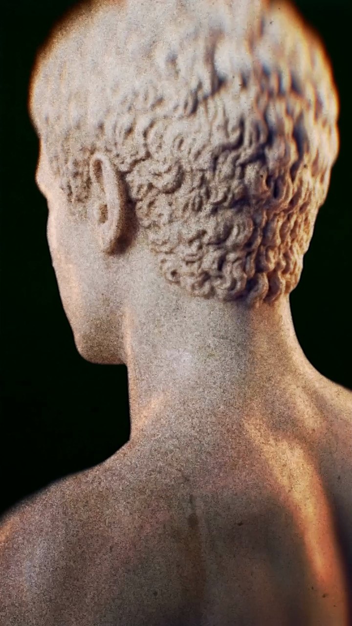 Plan final : la nuque et la chevelure sculptée en marbre