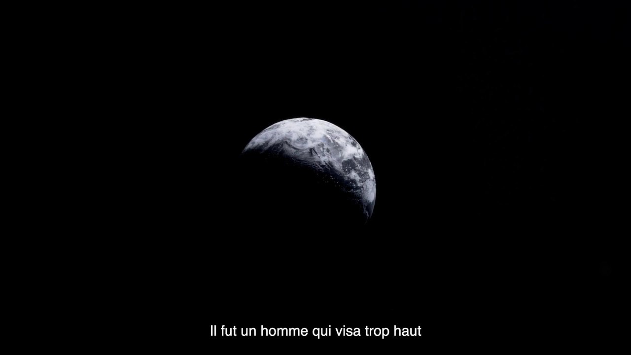 Plan final : la Terre dans le noir, premier plan du film